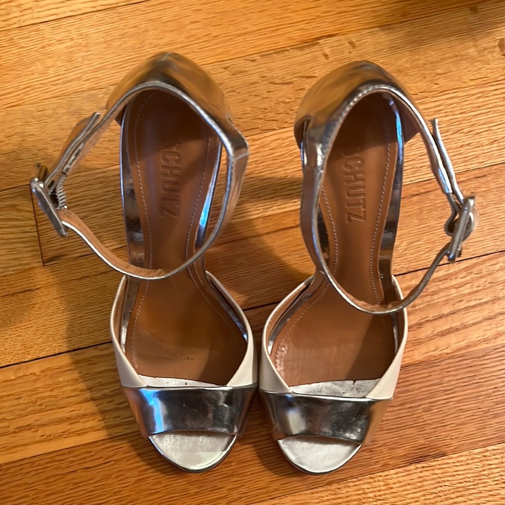 Schutz Open Toe Ankle Strap Leather Heel white and silver size 7.5 4.5in heel